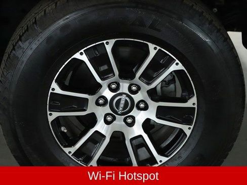 Used 2024 Nissan Titan SV w/ SV Convenience Package image 40