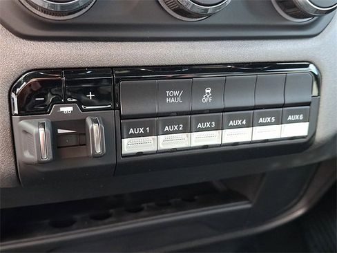 Used 2024 RAM 2500 Tradesman w/ Chrome Appearance Group image 22