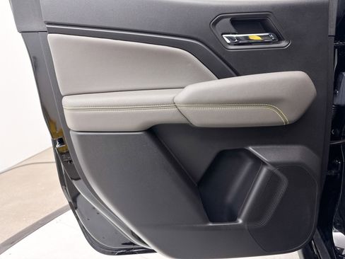 Used 2024 Chevrolet Colorado ZR2 w/ Technology Package image 32