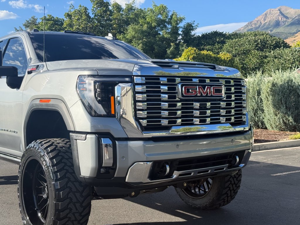 Used 2025 GMC Sierra 3500 Denali w/ Denali Reserve Package AWD/4WD image 17