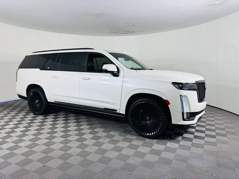 Used 2023 Cadillac Escalade ESV Sport w/ LPO, ONYX Package AWD/4WD image 2