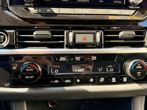Used 2024 Nissan Pathfinder SV FWD image 25