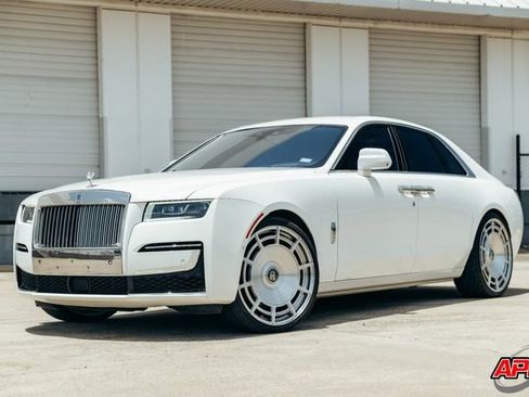 Used 2022 Rolls-Royce Ghost w/ Ghost Package image 34