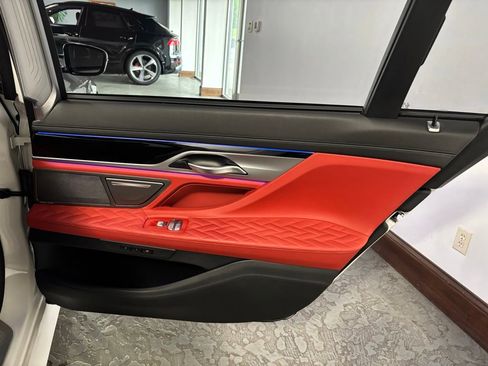 Used 2022 BMW M760i xDrive image 19