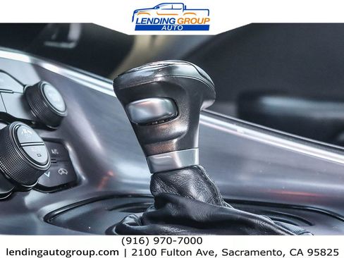 Used 2015 Dodge Challenger SXT image 21