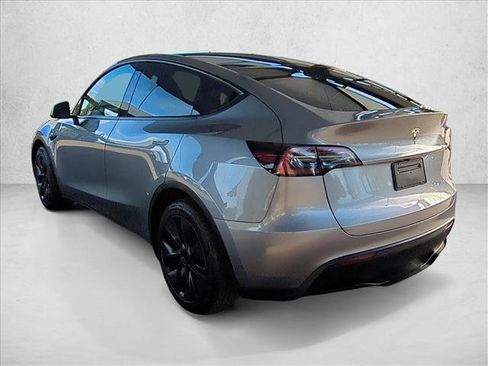 Used 2025 Tesla Model Y Long Range image 8