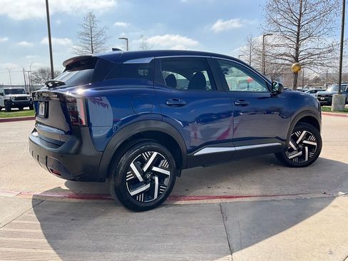 Used 2025 Nissan Kicks SV image 6