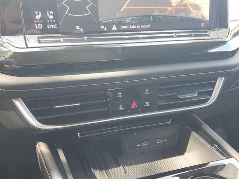 Certified 2026 Volkswagen Atlas SE w/ Black Wheel Package FWD image 28