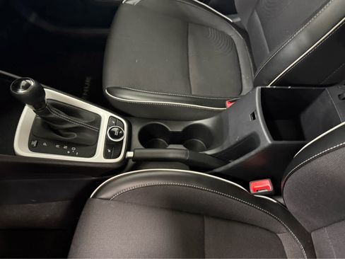 Used 2022 Hyundai Venue Limited FWD image 22