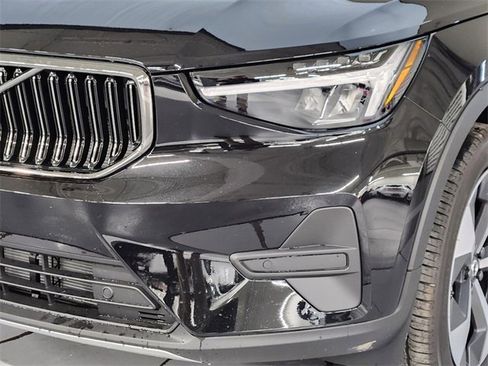 New 2025 Volvo XC40 B5 Core w/ Protection Package Premier image 12