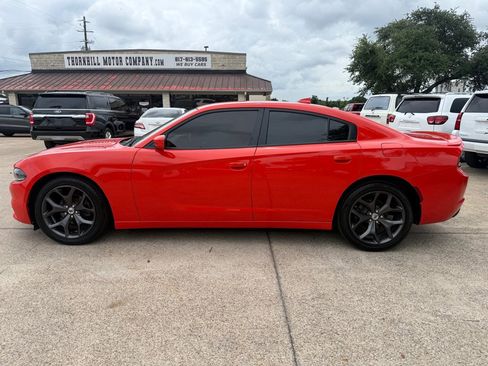 Used 2019 Dodge Charger SXT w/ Plus Group RWD image 4