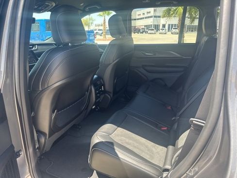 New 2025 Jeep Grand Cherokee Altitude image 11