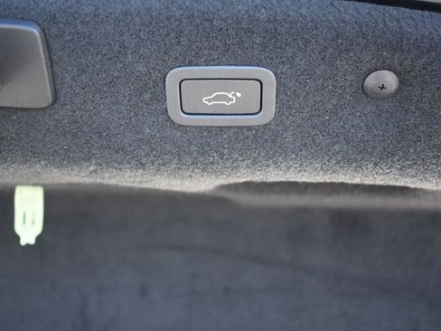 Used 2017 Jaguar XF S image 33