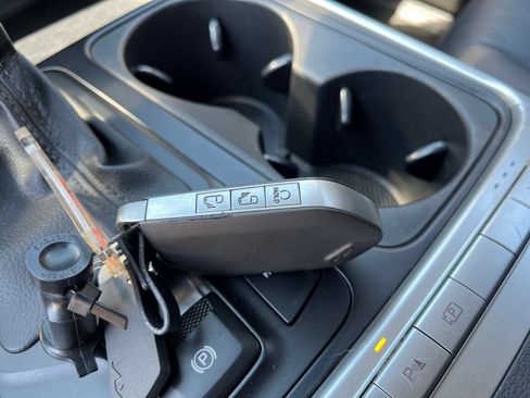 Used 2026 Kia Carnival FWD image 26