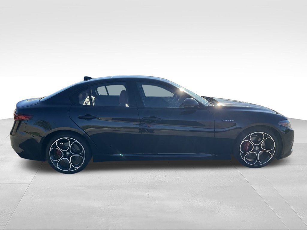 Used 2023 Alfa Romeo Giulia Veloce RWD image 6