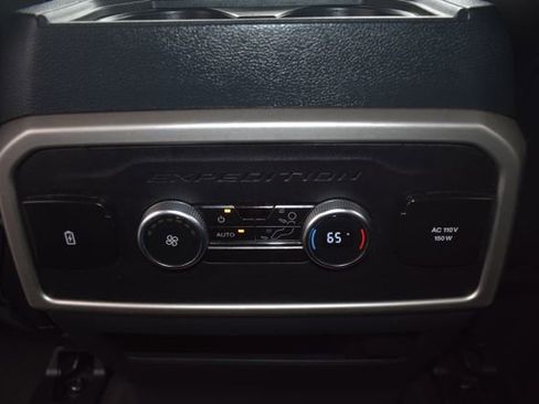 Used 2024 Ford Expedition XLT image 40