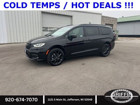 New 2026 Chrysler Pacifica Limited w/ S Appearance Package image 1