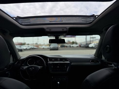 Used 2019 Volkswagen Tiguan SE w/ Panoramic Sunroof Package image 21
