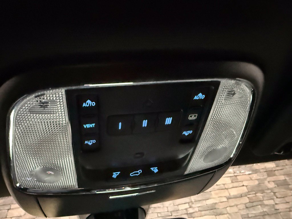 Used 2018 Jeep Grand Cherokee Overland AWD/4WD image 28