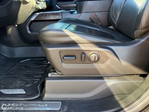 Used 2022 GMC Sierra 3500 Denali w/ Denali Ultimate Package image 20