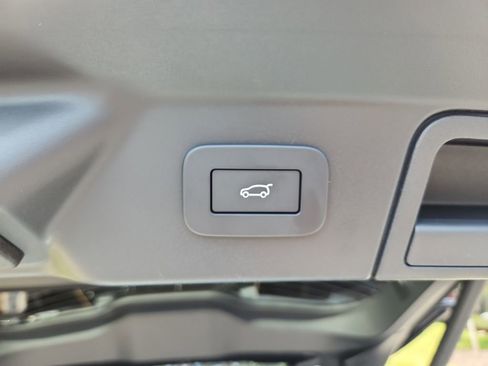 Used 2026 Land Rover Range Rover Velar S AWD/4WD image 14