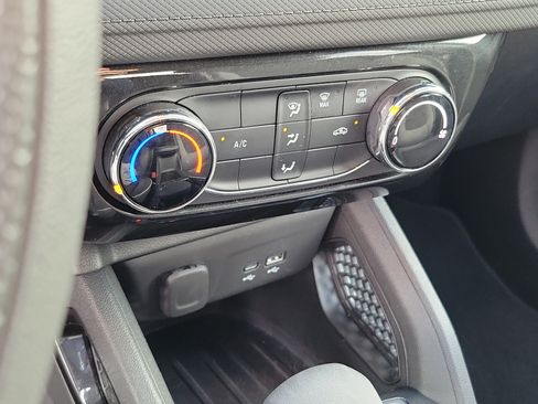 Used 2025 Chevrolet TrailBlazer LT FWD image 26
