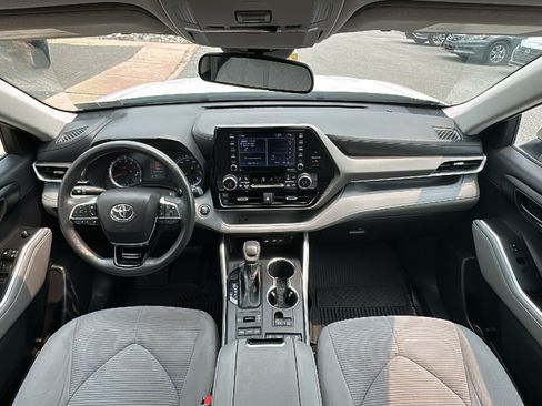 Used 2020 Toyota Highlander L AWD/4WD image 26