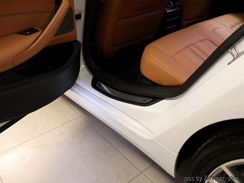 Used 2020 BMW 540i xDrive w/ Premium Package image 31