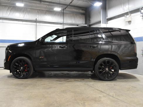 Used 2026 Cadillac Escalade V w/ LPO, ONYX Package AWD/4WD image 25