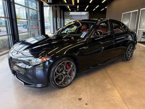 Used 2022 Alfa Romeo Giulia Veloce AWD/4WD image 1