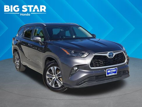 Used 2023 Toyota Highlander XLE FWD image 1