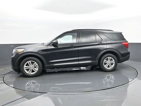Used 2023 Ford Explorer XLT w/ Equipment Group 202A image 5
