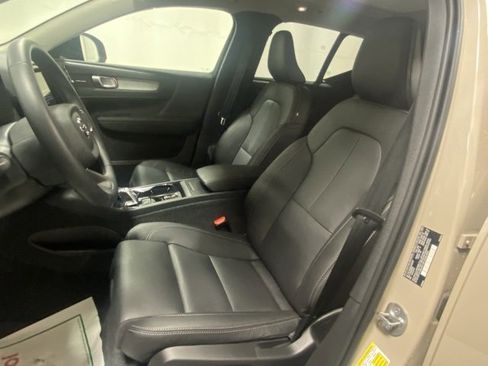 Certified 2025 Volvo XC40 B5 Ultra image 11