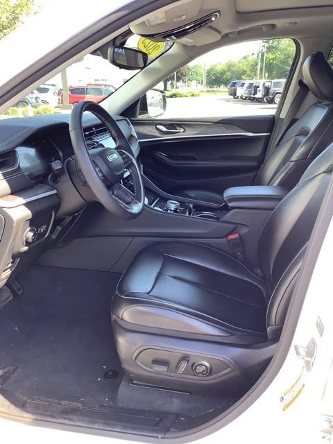 Used 2023 Jeep Grand Cherokee Limited AWD/4WD image 19