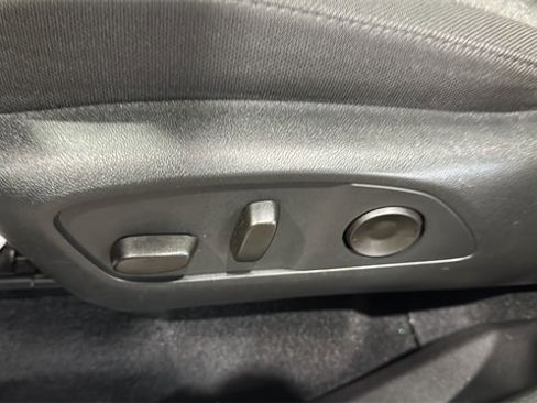 Used 2025 GMC Acadia Elevation image 36