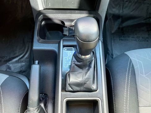 Used 2022 Toyota Tacoma TRD Off-Road w/ Technology Package AWD/4WD image 17