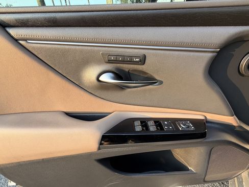 Certified 2023 Lexus ES 250 w/ Premium Package AWD/4WD image 13