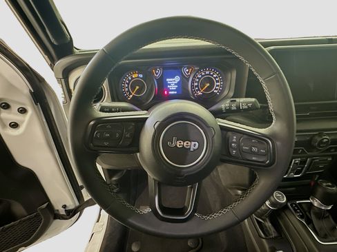 Used 2025 Jeep Wrangler Sport S image 18