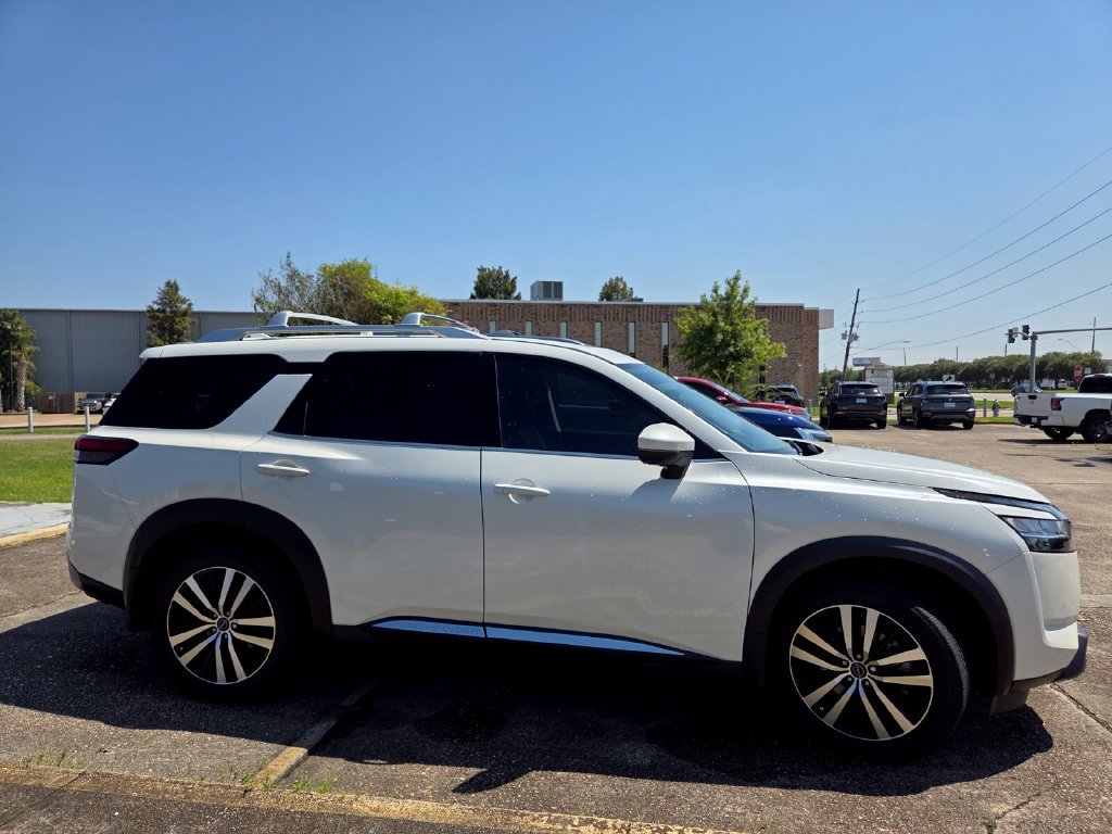 Used 2024 Nissan Pathfinder Platinum AWD/4WD image 4