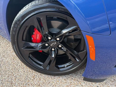 Used 2024 Chevrolet Camaro LT RWD image 8