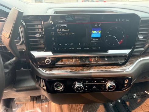 Used 2023 GMC Sierra 1500 SLE w/ Enhanced Capability Package AWD/4WD image 22