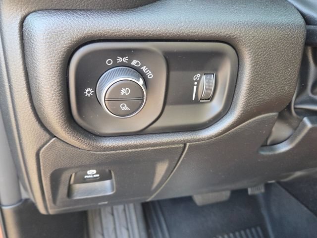 Used 2025 RAM 1500 Warlock AWD/4WD image 30