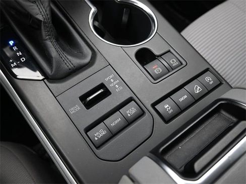 Used 2020 Toyota Highlander L image 33