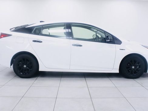 Used 2022 Toyota Prius XLE image 4