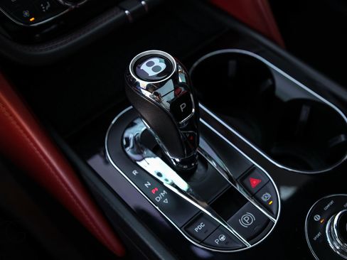 Used 2019 Bentley Bentayga image 41