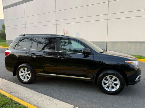 Used 2011 Toyota Highlander SE w/ Tow Pkg AWD/4WD image 12