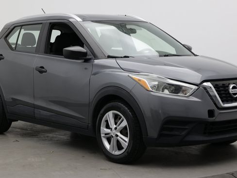 Used 2019 Nissan Kicks S FWD image 3