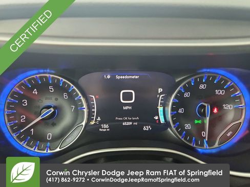 Certified 2023 Chrysler Pacifica Touring-L image 23