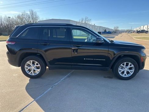 Used 2024 Jeep Grand Cherokee Limited AWD/4WD image 6