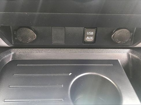 Used 2018 Toyota Tundra SR5 w/ SR5 Upgrade Package image 34